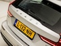 Volvo V60 2.0 B3 Sport 177Pk Automaat (APPLE CARPLAY, GROOT NAVI, TREKHAAK, CAMERA, SPORTSTOELEN, ADAPTIVE CRUISE, LED KOPLAMPEN, NIEUWSTAAT)
