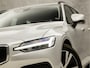 Volvo V60 2.0 B3 Sport 177Pk Automaat (APPLE CARPLAY, GROOT NAVI, TREKHAAK, CAMERA, SPORTSTOELEN, ADAPTIVE CRUISE, LED KOPLAMPEN, NIEUWSTAAT)
