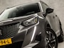 Peugeot 2008 1.2 PureTech Allure Sport Automaat (APPLE CARPLAY, GROOT NAVI, LEDER, ZWART HEMEL, 360 CAMERA, SPORTSTOELEN, GETINT GLAS, CRUISE, NIEUWSTAAT)