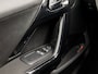 Peugeot 208 1.2 PureTech Sport (APPLE CARPLAY, NAVIGATIE, LM VELGEN, GETINT GLAS, SPORTSTOELEN, CRUISE, PARKEERSENSOREN, NIEUWSTAAT)