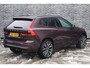 Volvo XC60 2.0 T6 Plug-in hybrid AWD Essential | 22" wielen | Black pack | Trekhaak | Climate | Adaptive Cruise controle | Blis | Stoel + stuur verwarming | Park Assist | Getint Glas |