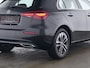 Mercedes-Benz A-klasse 250 e Plug-In Hybride | Keyless Go | Stuur en Stoelverwarming | Sfeerverlichting | LED | Parkeerpakket met Camera | Inclusief 24 maanden Mercedes-Benz Certified garantie voor Europa.