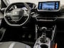 Peugeot 2008 1.2 PureTech Allure Sport (VIRTUAL COCKPIT, APPLE CARPLAY, GROOT NAVI, LEDER, 360 CAMERA, SPORTSTOELEN, KEYLESS, GETINT GLAS, LED KOPLAMPEN, NIEUWE APK, NIEUWSTAAT)