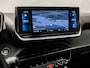 Peugeot 2008 1.2 PureTech Allure Sport (VIRTUAL COCKPIT, APPLE CARPLAY, GROOT NAVI, LEDER, 360 CAMERA, SPORTSTOELEN, KEYLESS, GETINT GLAS, LED KOPLAMPEN, NIEUWE APK, NIEUWSTAAT)