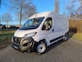 Fiat Ducato L2H2 2.2 BlueHDI 180pk 3.5t HEAVY | BPM vrij | NAVI | Multimedia | Apple CarPlay | Android Auto | Achteruitrijcamera | Parkeersensoren achter | Dode hoek detectie | Digital cockpit | Stuurwielbediening | Inklapbare buitenspiegels | Bestuurdersstoel comfort | Armsteun | Bank voorpassagiers | Airbags | Verzwaarde vering | Zware variant | Reservewiel | N403779