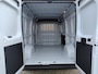 Fiat Ducato L2H2 2.2 BlueHDI 180pk 3.5t HEAVY | BPM vrij | NAVI | Multimedia | Apple CarPlay | Android Auto | Achteruitrijcamera | Parkeersensoren achter | Dode hoek detectie | Digital cockpit | Stuurwielbediening | Inklapbare buitenspiegels | Bestuurdersstoel comfort | Armsteun | Bank voorpassagiers | Airbags | Verzwaarde vering | Zware variant | Reservewiel | N403779