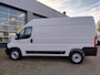 Fiat Ducato L2H2 2.2 BlueHDI 180pk 3.5t HEAVY | BPM vrij | NAVI | Multimedia | Apple CarPlay | Android Auto | Achteruitrijcamera | Parkeersensoren achter | Dode hoek detectie | Digital cockpit | Stuurwielbediening | Inklapbare buitenspiegels | Bestuurdersstoel comfort | Armsteun | Bank voorpassagiers | Airbags | Verzwaarde vering | Zware variant | Reservewiel | N403779