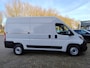 Fiat Ducato L2H2 2.2 BlueHDI 180pk 3.5t HEAVY | BPM vrij | NAVI | Multimedia | Apple CarPlay | Android Auto | Achteruitrijcamera | Parkeersensoren achter | Dode hoek detectie | Digital cockpit | Stuurwielbediening | Inklapbare buitenspiegels | Bestuurdersstoel comfort | Armsteun | Bank voorpassagiers | Airbags | Verzwaarde vering | Zware variant | Reservewiel | N403779