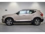 Volvo XC40 B4 Plus Dark Mild Hybrid 197pk | 2000 kg trekgewicht | Trekhaak | Stuur & Stoelverwarming | Pilot Assist | Elektrische Achterklep | Elektrische Stoelen | Google Services | Harman Kardon |