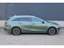 Kia Ceed Sw 140pk GT-Line I Cruise control I Keyless entry I Navi I Parkeercamera I Parkeersensoren voor & achter I Schuif-/kanteldak I Sportstoelen