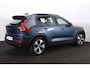 Volvo XC40 B4 Plus Dark - IntelliSafe Assist & Surround - Harman/Kardon audio - Parkeercamera achter - Verwarmde voorstoelen & stuur - Parkeersensoren voor & achter - Elektr. bedienb. voorstoelen met geheugen links - Draadloze tel. lader - Elektr. inklapbare trekhaak - 19' LMV