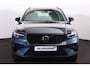 Volvo XC40 B4 Plus Dark - IntelliSafe Assist & Surround - Harman/Kardon audio - Parkeercamera achter - Verwarmde voorstoelen & stuur - Parkeersensoren voor & achter - Elektr. bedienb. voorstoelen met geheugen links - Draadloze tel. lader - Elektr. inklapbare trekhaak - 19' LMV