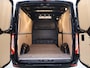 Mercedes-Benz Sprinter 319 CDI | Aut. | L2 H1 | Select | Distronic Plus | LM Velgen | 3500 KG. Trekhaak | 3-zits | Navigatie | Parkeercamera | Laadruimte-betimmering | Certified