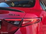 Alfa Romeo Giulia 2.0T Super 1e eigenaar Kleppensysteem|Bi Xenon| Camera|Cruise Controle|Navigatie| Unieke Kleur| auto is werkelijk in topstaat!