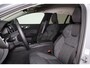 Volvo V60 T6 Recharge AWD Core - Parkeercamera achter - Verwarmde voorstoelen, stuur & achterbank - Parkeersensoren voor & achter - Cruise control - Extra getint glas - 18' LMV