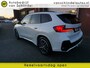 BMW X1 23I 204PK M-SPORT SUPER NETTE STAAT VOLLEDIG DEALER ONDERHOUDEN ELECTR.TREKHAAK 360CAMERA ZWARTE HEMEL VOL LEDER STOELVERWARMING CRUISE CLIMA KEYLESS ELECTR.KLEP LMV FULL LED ENZ...