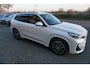 BMW X1 XDRIVE 23I 204PK M-SPORT SUPER NETTE STAAT VOLLEDIG DEALER ONDERHOUDEN ELECTR.TREKHAAK 360CAMERA ZWARTE HEMEL VOL LEDER STOELVERWARMING CRUISE CLIMA KEYLESS ELECTR.KLEP LMV FULL LED ENZ...