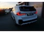 BMW X1 XDRIVE 23I 204PK M-SPORT SUPER NETTE STAAT VOLLEDIG DEALER ONDERHOUDEN ELECTR.TREKHAAK 360CAMERA ZWARTE HEMEL VOL LEDER STOELVERWARMING CRUISE CLIMA KEYLESS ELECTR.KLEP LMV FULL LED ENZ...