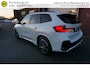 BMW X1 23I 204PK M-SPORT SUPER NETTE STAAT VOLLEDIG DEALER ONDERHOUDEN ELECTR.TREKHAAK 360CAMERA ZWARTE HEMEL VOL LEDER STOELVERWARMING CRUISE CLIMA KEYLESS ELECTR.KLEP LMV FULL LED ENZ...