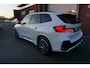 BMW X1 XDRIVE 23I 204PK M-SPORT SUPER NETTE STAAT VOLLEDIG DEALER ONDERHOUDEN ELECTR.TREKHAAK 360CAMERA ZWARTE HEMEL VOL LEDER STOELVERWARMING CRUISE CLIMA KEYLESS ELECTR.KLEP LMV FULL LED ENZ...