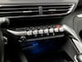 Peugeot 5008 1.2 PureTech Sport 7 Persoons (APPLE CARPLAY, GROOT NAVI, LANE ASSIST, GETINT GLAS, LEDEREN SPORTSTOELEN, PARKEERSENSOREN, CRUISE, NIEUWE APK, NIEUWSTAAT)