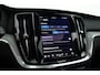Volvo V60 2.0 T8 Plug-in hybrid AWD Ultra Dark | Full Option | Bowers & Wilkins | Massage | Trekhaak | HUD |