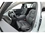 Volvo V60 2.0 T8 Plug-in hybrid AWD Ultra Dark | Full Option | Bowers & Wilkins | Massage | Trekhaak | HUD |