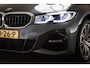 BMW 3-Serie Touring 320e M-Sport | LASER LED | STOELVERWARMING | HOUTAFWERKING | DAB | APPLE | 18"