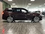 Volvo XC90 T8 AWD Recharge Ultra Dark Vol! | Luchtvering | Bowers & Wilkins | 455pk | Alcantara hemel | 360° Camera | Head-Up Display | Lederen zonnekleppen en handgrepen | Adaptieve Cruise Control | Stoelverwarming voor+achter | Stuurwielverwarming | 22 Inch | Schuifdak | Full LED Meesturende koplampen | Pilot Assist | BLIS Dode Hoek Detectie | Elektrische voorstoelen geheugen | Nordico Microtech Cardamom bekleding | Zitting verlenging voorstoelen | Lederen dashboard | Gelamineerde/geluidwerende zijruiten | Google Infotainment | Keyless Drive | Parkeersensoren voor en achter | Privacy Glass | Elektrisch bedienbare achterklep | Geïntegreerd kinderzitje achterin | Geïntegreerde zongordijnen achterportieren | 7-Persoons | 4-Zone Climate Control | Verlichte instaplijsten | 4-Spaaks Sportstuurwiel | Draadloos telefoon opladen | DAB Radio | Apple Carplay/Android Auto | Alarm Klasse III | Volvo On Call met mobiele App functie | Mulberry Red Metallic |