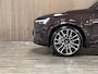 Volvo XC90 T8 AWD Recharge Ultra Dark Vol! | Luchtvering | Bowers & Wilkins | 455pk | Alcantara hemel | 360° Camera | Head-Up Display | Lederen zonnekleppen en handgrepen | Adaptieve Cruise Control | Stoelverwarming voor+achter | Stuurwielverwarming | 22 Inch | Schuifdak | Full LED Meesturende koplampen | Pilot Assist | BLIS Dode Hoek Detectie | Elektrische voorstoelen geheugen | Nordico Microtech Cardamom bekleding | Zitting verlenging voorstoelen | Lederen dashboard | Gelamineerde/geluidwerende zijruiten | Google Infotainment | Keyless Drive | Parkeersensoren voor en achter | Privacy Glass | Elektrisch bedienbare achterklep | Geïntegreerd kinderzitje achterin | Geïntegreerde zongordijnen achterportieren | 7-Persoons | 4-Zone Climate Control | Verlichte instaplijsten | 4-Spaaks Sportstuurwiel | Draadloos telefoon opladen | DAB Radio | Apple Carplay/Android Auto | Alarm Klasse III | Volvo On Call met mobiele App functie | Mulberry Red Metallic |
