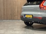 Volvo XC40 B4 Plus Dark Trekhaak | All Season banden | Harman Kardon | Bestuurdersstoel elektrisch geheugen | Adaptieve Cruise Control | Stoel en Stuurwielverwarming | Google Infotainment | Parkeercamera | Pilot Assist | BLIS Dode Hoek Detectie | Keyless Drive | Parkeersensoren voor+achter | Passagiersstoel elektrisch | Elektrisch bedienbare achterklep | 18 Inch | Zitting verlenging voorstoelen | DAB Radio | Apple Carplay/Android Auto | Draadloos telefoon opladen | Volvo On Call met mobiele App functie | Vapour Grey Metallic |