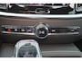 Volvo V60 T6 Recharge AWD Plus Dark Intellisafe Assist & Suround - 360° Camera - Harman/Kardon Audio - Verwarmbare voorstoelen, stuur & achterbank - Parkeersensoren voor & achter - Elektrisch verstelbare voorstoelen - Trekhaak wegklapbaar - Verwarmbare voorruit