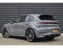 Porsche Cayenne 3.0 E-Hybrid 470pk SportDesign | Pano | Bijrij. Display | Matrix | ACC | 22'' Wielen | Trekhaak | Achterasbest. | Bose |