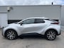 Toyota C-HR 1.8 Hybrid 140 Dynamic Dodehoek detectie, achteruitrij camera, adaptieve cruise control, Apple Carplay/Android Auto, keyless, parkeersensoren v&a