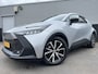 Toyota C-HR 1.8 Hybrid 140 Dynamic Dodehoek detectie, achteruitrij camera, adaptieve cruise control, Apple Carplay/Android Auto, keyless, parkeersensoren v&a