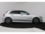 Mercedes-Benz A-klasse 180 Business Solution AMG (SFEERVERLICHTING, STOELVERWARMING, ACHTERUITRIJCAMERA, NAVIGATIE, SENSOREN)