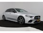 Mercedes-Benz A-klasse 180 Business Solution AMG (SFEERVERLICHTING, STOELVERWARMING, ACHTERUITRIJCAMERA, NAVIGATIE, SENSOREN)