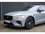 Volvo V60 T6 Plug-in hybrid AWD Plus Dark | Panoramadak | Verwarmbare Voorstoelen (met geheugen), Stuurwiel en Achterbank | Semi-Elektrische Trekhaak | Verwarmbare Voorruit | Premium Audio by Harman Kardon | 360-Camera