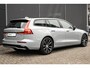 Volvo V60 T6 Plug-in hybrid AWD Plus Dark | Panoramadak | Verwarmbare Voorstoelen (met geheugen), Stuurwiel en Achterbank | Semi-Elektrische Trekhaak | Verwarmbare Voorruit | Premium Audio by Harman Kardon | 360-Camera