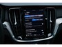Volvo V60 T6 Plug-in hybrid AWD Plus Dark | Panoramadak | Verwarmbare Voorstoelen (met geheugen), Stuurwiel en Achterbank | Semi-Elektrische Trekhaak | Verwarmbare Voorruit | Premium Audio by Harman Kardon | 360-Camera
