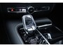 Volvo V60 T6 Plug-in hybrid AWD Plus Dark | Panoramadak | Verwarmbare Voorstoelen (met geheugen), Stuurwiel en Achterbank | Semi-Elektrische Trekhaak | Verwarmbare Voorruit | Premium Audio by Harman Kardon | 360-Camera
