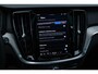 Volvo V60 T6 Plug-in hybrid AWD Plus Dark | Panoramadak | Verwarmbare Voorstoelen (met geheugen), Stuurwiel en Achterbank | Semi-Elektrische Trekhaak | Verwarmbare Voorruit | Premium Audio by Harman Kardon | 360-Camera