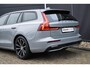 Volvo V60 T6 Plug-in hybrid AWD Plus Dark | Panoramadak | Verwarmbare Voorstoelen (met geheugen), Stuurwiel en Achterbank | Semi-Elektrische Trekhaak | Verwarmbare Voorruit | Premium Audio by Harman Kardon | 360-Camera