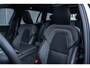 Volvo V60 T6 Plug-in hybrid AWD Plus Dark | Panoramadak | Verwarmbare Voorstoelen (met geheugen), Stuurwiel en Achterbank | Semi-Elektrische Trekhaak | Verwarmbare Voorruit | Premium Audio by Harman Kardon | 360-Camera