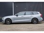 Volvo V60 T6 Plug-in hybrid AWD Plus Dark | Panoramadak | Verwarmbare Voorstoelen (met geheugen), Stuurwiel en Achterbank | Semi-Elektrische Trekhaak | Verwarmbare Voorruit | Premium Audio by Harman Kardon | 360-Camera