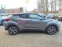 Toyota C-HR 1.8 Hybrid DYNAMIC SPORT BI-TONE JBL-AUDIO STOELVERW CLIMA SPORTSTOELEN CAMERA AD-CRUISE CLIMA NAVI 18'' LM-VELGEN NL-AUTO 1E-EIG