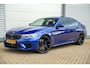 BMW M5 5-serie F90 Schuifdak Marina Blue 22'' Vossen Downpipe