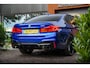 BMW M5 5-serie F90 Schuifdak Marina Blue 22'' Vossen Downpipe