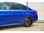 BMW M5 5-serie F90 Schuifdak Marina Blue 22'' Vossen Downpipe