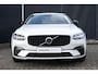 Volvo V90 T6 Automaat AWD Ultra Dark | Verwarmde Voorstoelen en Stuurwiel | Standkachel | Panoramisch Schuif-/Kanteldak | Harman Kardon Premium Audio | 360º Camera | Gelamineerde zijruiten en achterruit | Zonnescherm Zijramen Achter